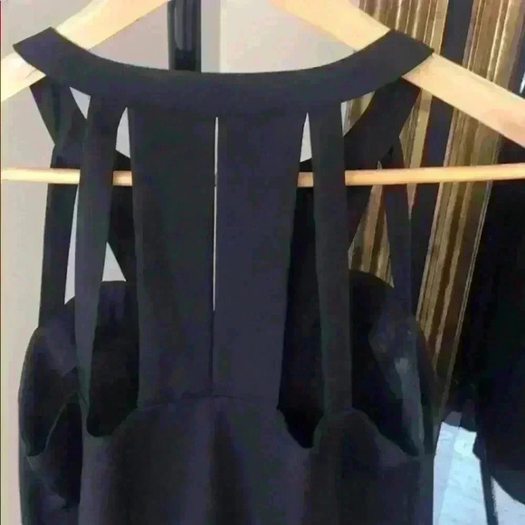 Black cut out tank top - Picture 3 of 5